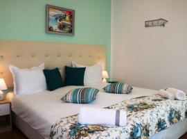 รูปภาพของโรงแรม: Sea Port CELEBRITY Apartment - Lets4Holiday