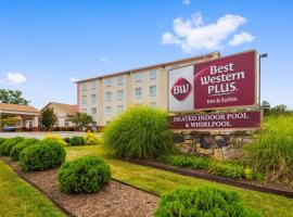 होटल की एक तस्वीर: Best Western Plus Crossroads Inn & Suites