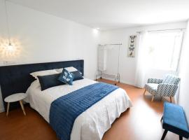 Foto do Hotel: LUXURY Golden River Apartment - In the Heart of city center and wine cellars