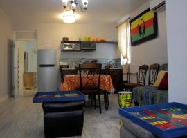 מלון צילום: Halfway Tree Central Apartment