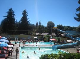 Riverside Resort & RV Park, hotel in Qualicum Beach