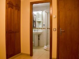 Hotel Photo: Hostal Sant Roc