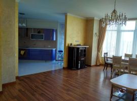 Hotel Photo: 3-комнатная квартира, рядом парк Победы