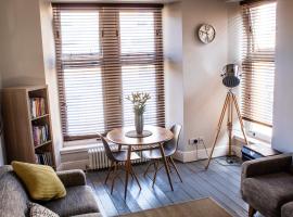 A picture of the hotel: Anchored - Unique Apartment in Glasgow's West End