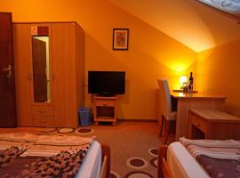 Hotel Foto: Triple Room Osijek 15994e