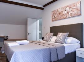 Hotel Foto: Airport room's Residence Garden