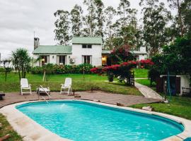 Hotel Foto: Casa de campo con piscina y bosque