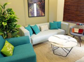 Фотография гостиницы: 3 Bed Lavishly Designed Apartment in DHA by StayLavo