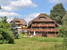 ホテル写真: IMbery Hotel & Restaurant Hinterzarten