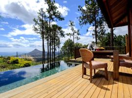 A picture of the hotel: Lakaz Chamarel Exclusive Lodge