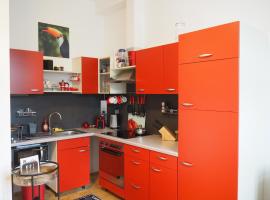 Hotel Photo: Affordable stylish home in the heart of Wels