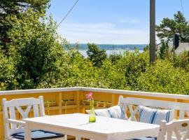 Teibernveien 86, Larkollen (Rygge, Norways), hotel in Rygge