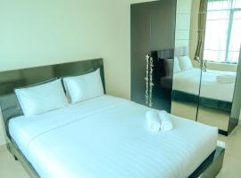 Hotel Photo: Spacious 2BR Hampton's Park Apartment with Working Space By Travelio