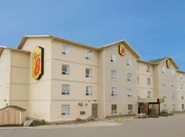 Super 8 by Wyndham Yellowknife, hotel in Yellowknife