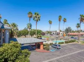 Super 8 by Wyndham Bakersfield/Central, hotel in Bakersfield