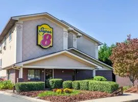 Super 8 by Wyndham Charlotte/Amusement Park Area