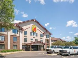 Super 8 by Wyndham Bloomington/Airport, hotel v mestu Bloomington