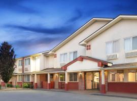 Super 8 by Wyndham Kingston, ξενοδοχείο σε Kingston