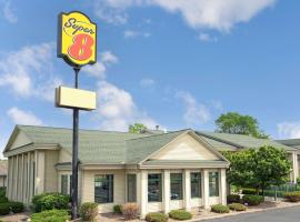 A picture of the hotel: Super 8 by Wyndham Hudson
