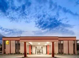 Super 8 by Wyndham Brockton