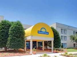 Days Inn by Wyndham Newport News City Center Oyster Point, hotel en Newport News