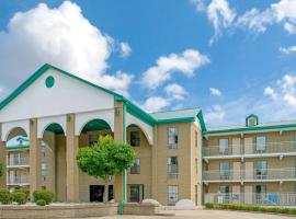 Hotel fotografie: Super 8 by Wyndham Lakeland