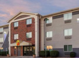 A picture of the hotel: Super 8 by Wyndham Bedford DFW Airport West
