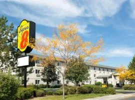 Super 8 by Wyndham Redmond, hotel in Redmond