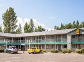 Super 8 by Wyndham Quesnel BC