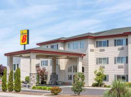 A picture of the hotel: Super 8 by Wyndham Central Pt Medford