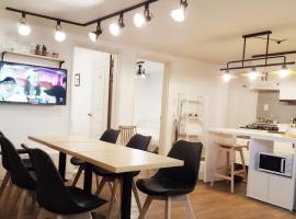 Hotel Photo: Hongdae Mainstreet Two Room House