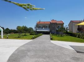 A picture of the hotel: Villas Mamas Beach