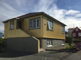 Hotel Photo: Garður restored house
