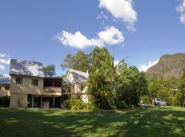 Hotel kuvat: Glass House Mountains Ecolodge