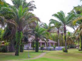 African Queen Lodge, hotel v destinaci Assinie