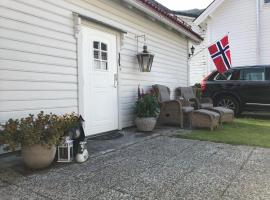Foto di Hotel: Koselig Landsbyhus i Nordfjord