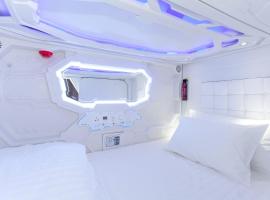 Avagard Capsule Hotel - Suvarnabhumi Airport, hotel v destinaci Samut Prakan