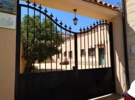 A picture of the hotel: Casas Rurales Montemayor