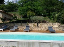 Fotos de Hotel: Holiday home chemin des bardons