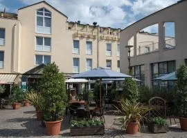 波斯塔斯皇宫酒店