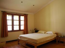A picture of the hotel: Carisbrook by Jade 1 Bedroom 4 nos Cottage Mysore