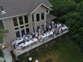 Pebble Springs BnB, hotel v destinaci Grand Beach