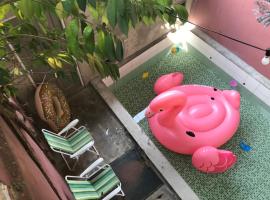 Check In Lodge, hotel v destinaci Kučing