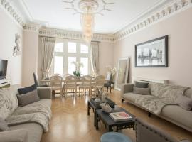 Zdjęcie hotelu: The Whitehall Duplex Apartment by H House