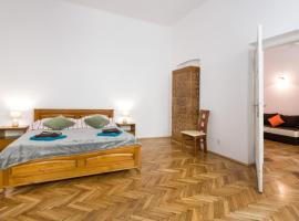 A picture of the hotel: Spacious&Quiet Old Town Apartment