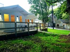 Hotel Photo: Dunmore Gardens Log Cabins