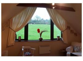 Hotel Photo: The Shepherd's Loft @ Kirriemuir Farm