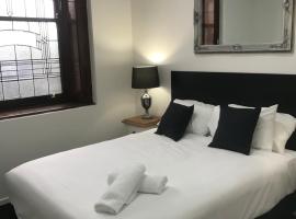 Gambaran Hotel: CROWN CENTRAL BUSINESS DISTRICT MOTEL - NO UNDER 18s