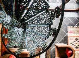 Chateau Orientale Resort, hotel in Luang Prabang