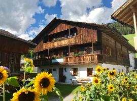 Hotel fotoğraf: Landhaus & Schloss Anras